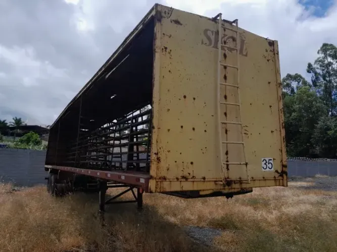 L)Randon carreta para carga de bebidas carroceria aberta
