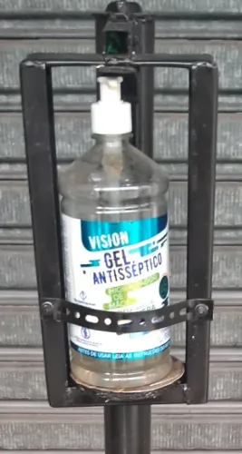 Dispenser para álcool em gel com pedal