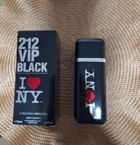 Perfume 212 - Edicão especial I Love NY 100ml. Original - Novo
