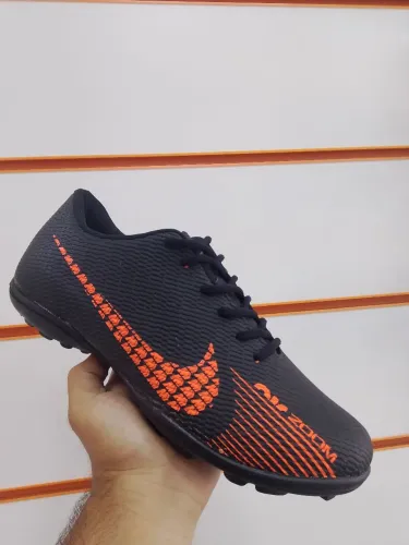 Chuteira Nike Zoom - Preta e Laranja