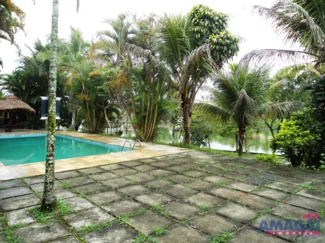 Sitio em Jacareí, no bairro Rio Comprido, à venda.