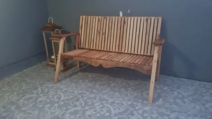 Banco de madeira 300 Reais 