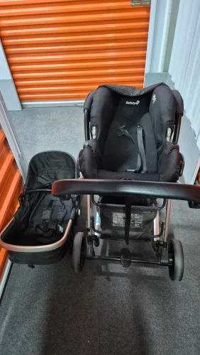 Carrinho de bebê Moby Safety 1st