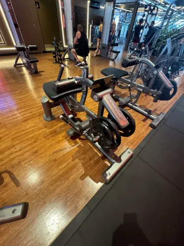 Máquina Panturrilha Sentado Plate Loaded Profissional - Eagle Fitness / Life Style