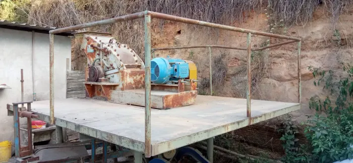 Triturador de concreto e resíduos pesados