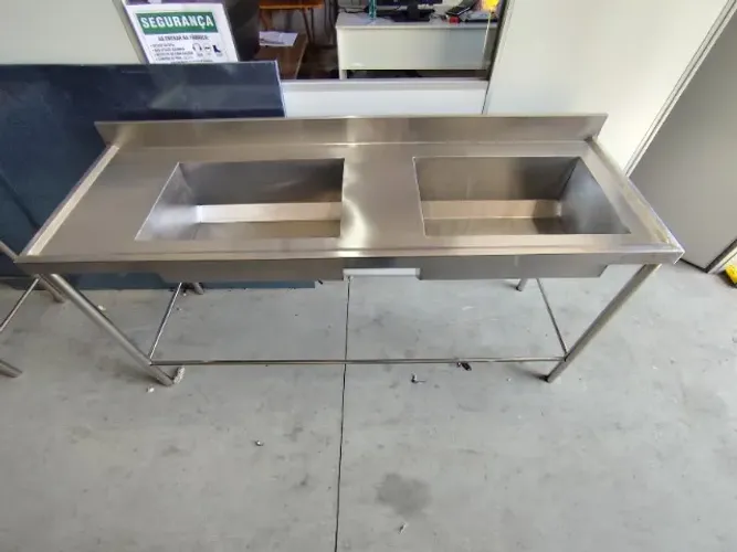Pia Inox 180cm x 60cm, Duas Cubas 60x40cm, Contra ventada, Tampo 20#, Resistente