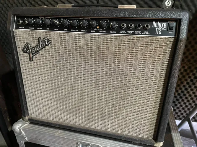 Amplificador Fender Deluxe 112 USA ?