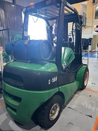 Empilhadeira Clark C-30 a Gás 