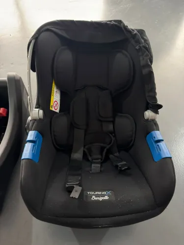 Bebê conforto com base semi novo