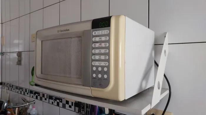 Micro-ondas Eletrolux 23L