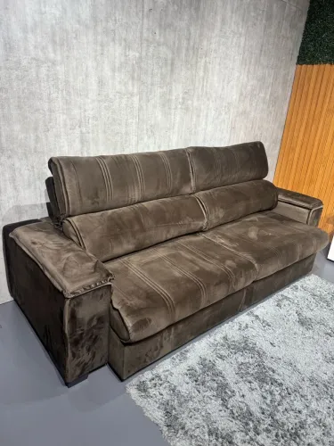 Sofá Marrom Elegante 2,50 de largura