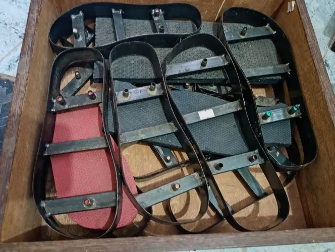 Máquina de fabricação de chinelo.