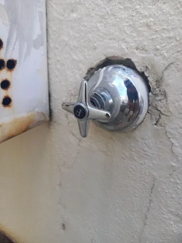 Marido de aluguel Manutenção hidráulica / registros e chuveiros elétricos