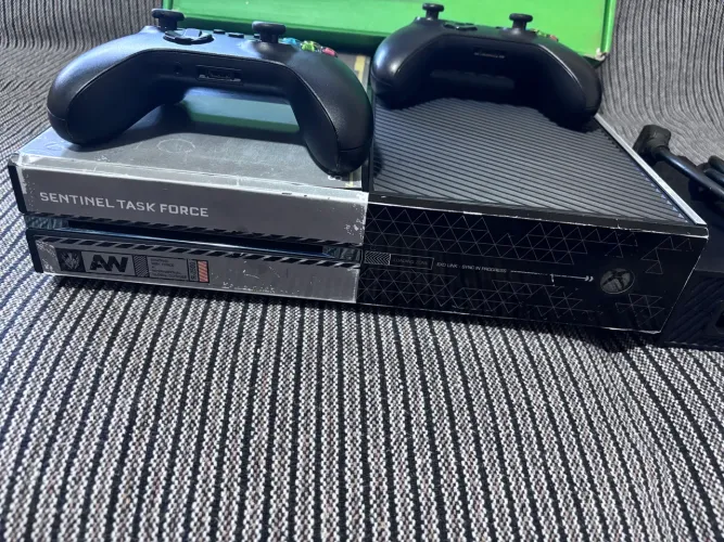 XBOX ONE 1Tb linha Sentinel Task Force + DOIS controles originais e em ótimo estado