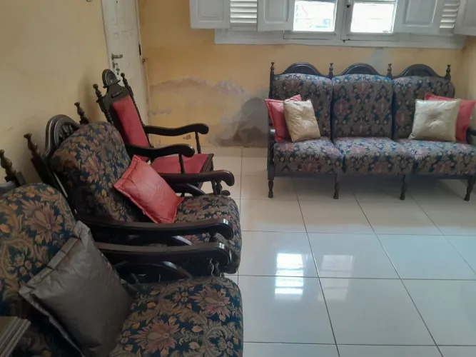 Conjunto de Sofá e Poltronas Clássicos