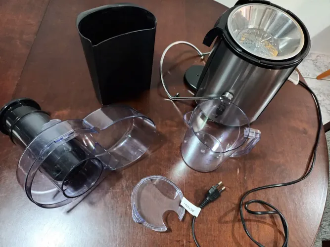 Extrator de Suco Elétrico - pouco uso