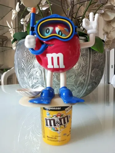 Dispenser de confeites decorativo e divertido da M&M 