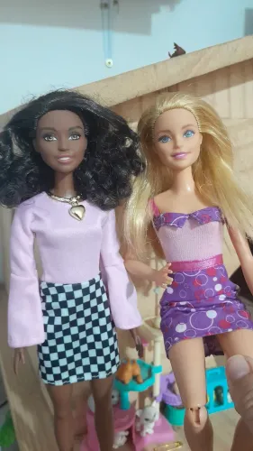 2 bonecas lindas e originais Barbie