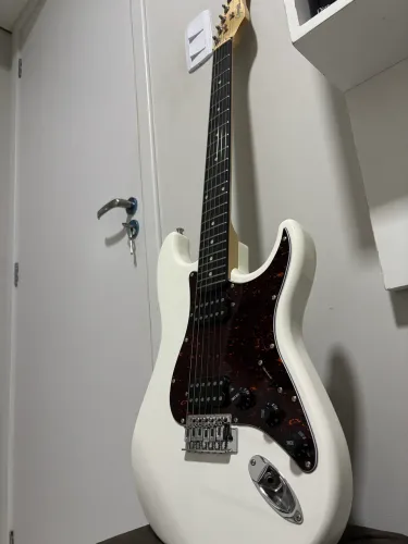 Guitarra elétrica Giannini com amplificador 