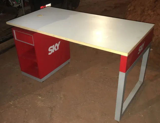 Mesa de escritório SKY