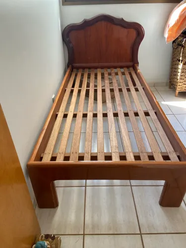 Cama solteiro madeira maciça 