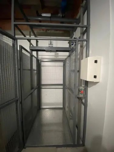 Elevadores e monta cargas