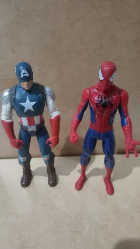 Bonecos Capitao América e Homem Aranha Marvel