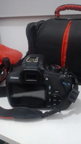 Canon T5 + Bolsa com alça + kits de limpeza