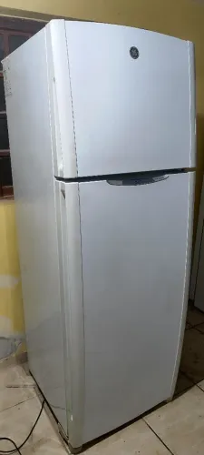 Geladeira GE 470l Frost Free $750