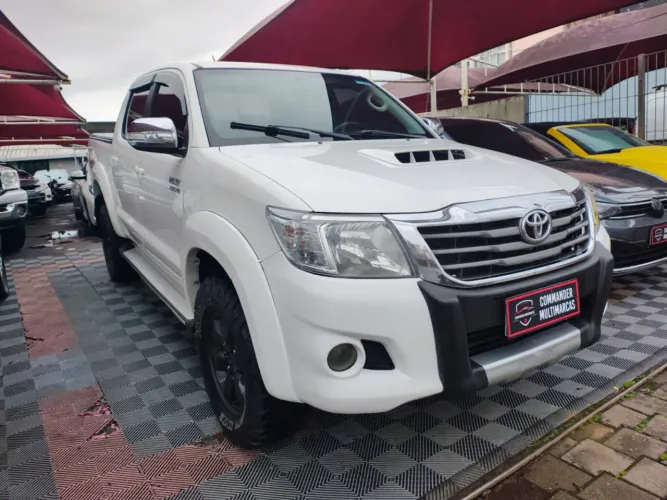 Toyota Hilux CD SRV 4X4 3.0 8V 116cv TB Diesel 2013