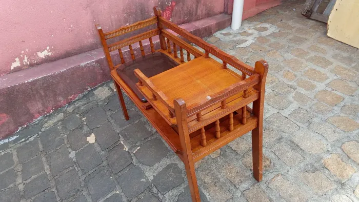 Banco de madeira antigo