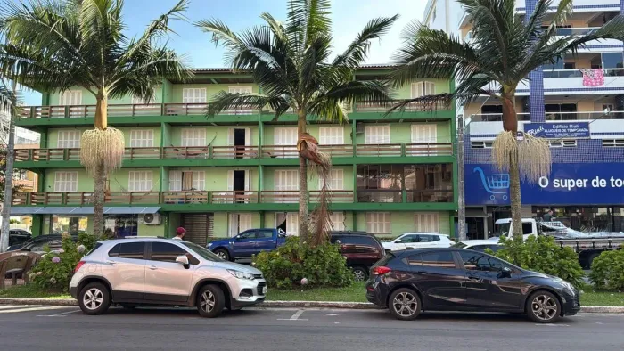 Apto 3 dormitórios 2 banheiros garagem ares splits internet 