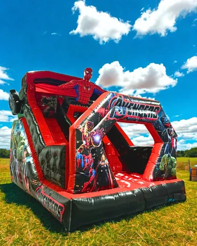 TOBOGÃ INFLÁVEL MARVEL AVENGERS