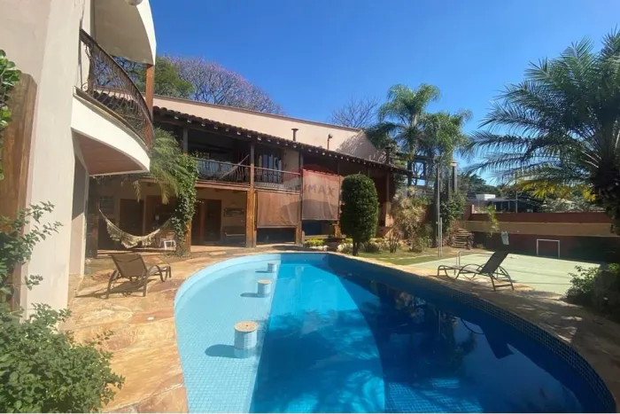 Casa Luxuosa com Piscina na Pampulha, BH!