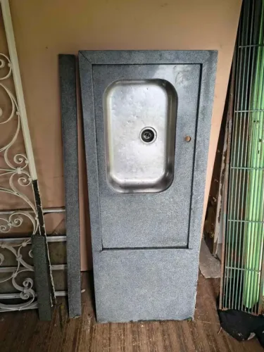 Vendo pia de cozinha em granito