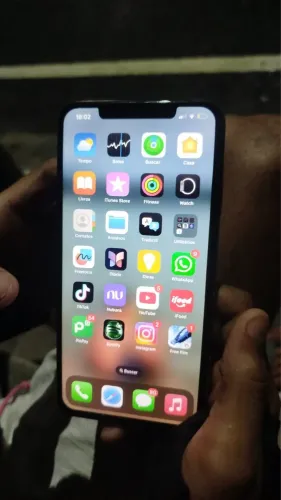 iPhone XS Max semi novo sem marca de uso, só pega e usar?