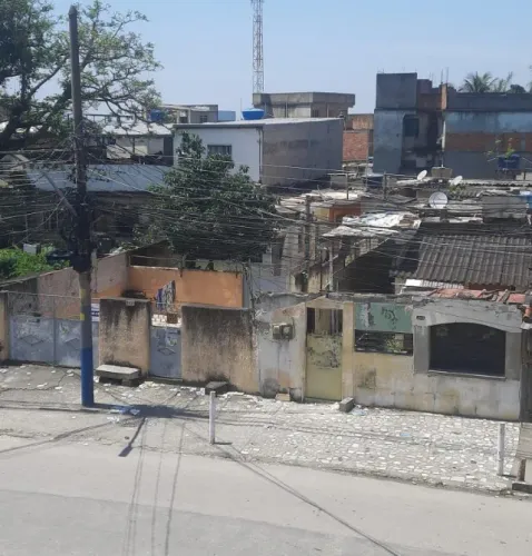 Terreno com 420 m² para venda em Mesquita