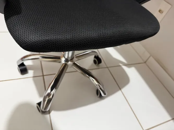 Cadeira de escritório e mesa 