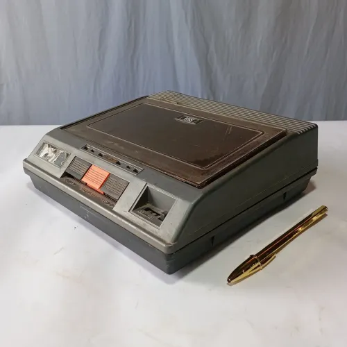 Rebobinador de VHS antigo para restauro