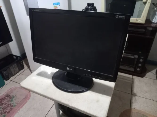 monitor lg 18 polegadas