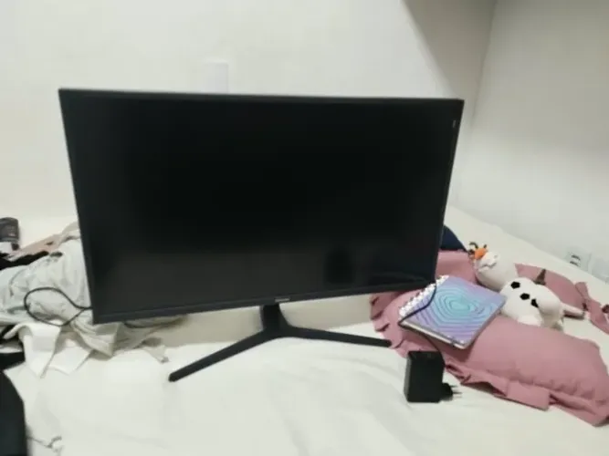 Monitor Samsung UJ59 32" 4K UHD