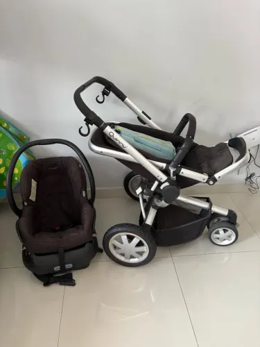 Carrinho e bebê conforto Quinny