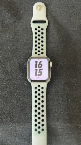 Apple Watch SE 1ª geração - GPS + celular - Edição NIKE