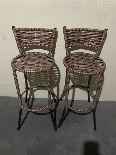 Vende-se 02 banquetas