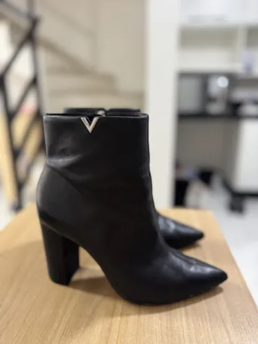 Bota Schutz cano curto