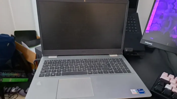 I7 11TH GEN NOTEBOOK DELL INSPIRON 3501 COM 1 ANO E MEIO DE USO 8gb ram 256gb memoria 
