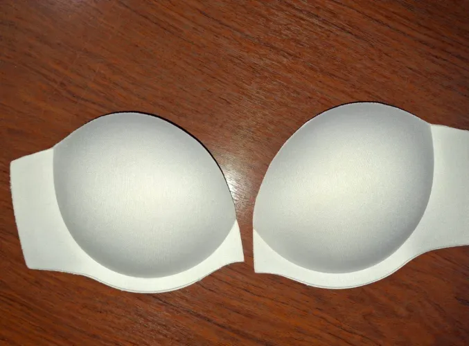 Bojo modelo Balconet (separado), marca Modelle. Cores branca e preta. Tamanho 46.