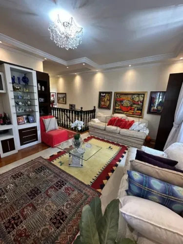 Casa para locação com 135m², 4 dormitórios sendo 1 suíte, 2 banheiros e 1 vaga.