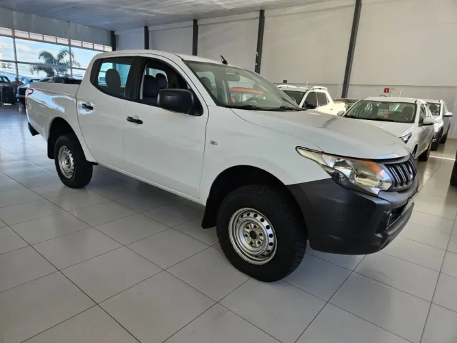 Mitsubishi L200 2.4 16V Turbo Diesel Sport GL CD 4P 4X4 Manual 2019
