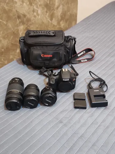 Canon T100 como nova + lentes + acessorios